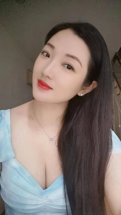 大奶欢欢半裸抓龙筋